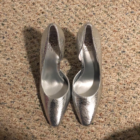 NWB SILVER VINCE CAMUTO FAIVA PUMP size 10 - Picture 3 of 6